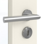 Detailansicht der Oberfläche von GARANT Schallschutztür Weißlack 9010 mit Lichtausschnitt LA-4 schlossseitig