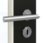 Detailansicht der Oberfläche von GARANT Schallschutztür 0901-60 Black Resopal mit Lichtausschnitt LA-5 schlossseitig