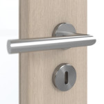 Detailansicht der Oberfläche von GARANT Schallschutztür Authentic Akazie GCK08 mit Lichtausschnitt LA-5 schlossseitig