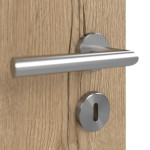 Detailansicht der Oberfläche von GARANT Schallschutztür Authentic Risseiche GCK08 mit Lichtausschnitt LA-9