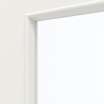 Detailansicht des Lichtausschnitts von GARANT Wohnungseingangstür Weißlack 9016 mit Lichtausschnitt LA-4 schlossseitig