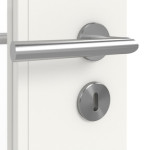 Detailansicht der Oberfläche von JELD-WEN Doppelflügeltür Classic Brillantweiß ähnlich RAL 9016 ExpertLack mit Lichtausschnitt LÖ-72 schlossseitig mit Zarge