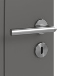 Detailansicht der Oberfläche von HÖRMANN Doppelflügeltür Groove 20 Staubgrau RAL 7037 Lack DesignLine mit Lichtausschnitt LA 4 mittig mit Zarge