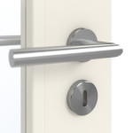 Detailansicht der Oberfläche von GARANT Doppelflügeltür Riva RI9 Weißlack mit Lichtausschnitt LA-2 mit Zarge