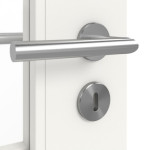 Detailansicht der Oberfläche von JELD-WEN Doppelflügeltür Shape 4F Brillantweiß ähnlich RAL 9016 ExpertLack mit Lichtausschnitt LA-2G mit Zarge