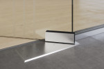 Bodentürschließer von Vertigo Motiv matt 2-flg. Glaspendeltür mit einem Seitenteil und Oberlicht DORMA Mundus BTS Variante 11 - Erkelenz