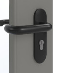 Detailansicht der Oberfläche von GARANT Rauchschutztür Matt Staubgrau 7037 G-TEC mit Lichtausschnitt LA-DIN