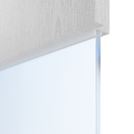 Detailansicht des Lichtausschnitts von HÖRMANN Doppelflügeltür Pure 2 Eiche Weiß Duradecor DesignLine mit Lichtausschnitt quer mit bündiger Lisene Plain 79-7 mit Zarge