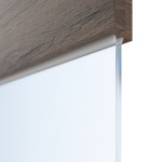 Detailansicht des Lichtausschnitts von HÖRMANN Doppelflügeltür Pure 2 Alpineiche quer Duradecor DesignLine mit Lichtausschnitt quer mit bündiger Lisene Plain 80-7 mit Zarge