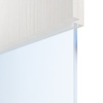 Detailansicht des Lichtausschnitts von HÖRMANN Doppelflügeltür Pure 2 Gebürstetes Weiß Duradecor DesignLine mit Lichtausschnitt quer mit bündiger Lisene Plain 80-7 mit Zarge