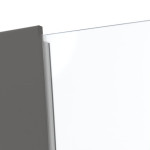 Detailansicht des Lichtausschnitts von HÖRMANN Doppelflügeltür Rail 2 Staubgrau RAL 7037 Duradecor DesignLine mit Zarge