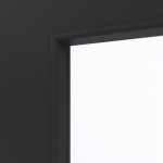 Detailansicht des Lichtausschnitts von GARANT Rauchschutztür Matt RAL 9005 G-TEC mit Lichtausschnitt LA-5 bandseitig