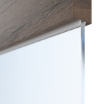 Detailansicht des Lichtausschnitts von HÖRMANN Schiebetür Pure 2 Alpineiche quer Duradecor DesignLine mit Lichtausschnitt quer mit Lisene Steel 80