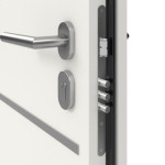 Detail Schließer von Stahl Nebeneingangstür ATENA S68 2Z ohne Glasausschnitt
