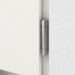 Detail Bänder von Stahl Nebeneingangstür ATENA S68 2Z ohne Glasausschnitt