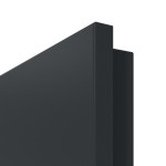 Detailansicht der Premiumkante von GARANT Wohnungseingangstür U12000SD Vulkanschwarz GHK08 mit Lichtausschnitt LA-5 mittig