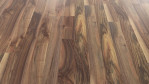 KA-nuss-limana-laminat-FBG52FRS37503MO-Schraeg