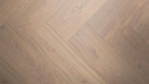TH-parkett-herringbone-collection-eiche-ruegen-1101312527-Close_1