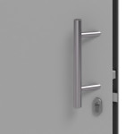 Drückerdetail von Motiv 010 der Stahl-Aluminium Haustür Thermo46 - Innen-und Außenseite in RAL 9006 Weißaluminium seidenmatt