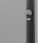 Detailbild Schliesser von Motiv 010 der Stahl-Aluminium Haustür Thermo46 - Innen-und Außenseite in RAL 9006 Weißaluminium seidenmatt