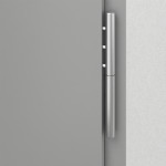 Detailbild der Bänder von Motiv 010 der Stahl-Aluminium Haustür Thermo46 - Innen-und Außenseite in RAL 9006 Weißaluminium seidenmatt