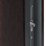 Haustür Kunststoff Premium T002 Mahagoni-Mahagoni Detail Schließer