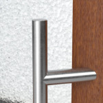 Haustür Kunststoff Premium F002 Golden Oak-RAL 9016 Detail Drücker