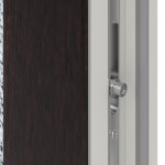 Haustür Kunststoff Premium Plus F002 Mahagoni-RAL 9016 Detail Schließer