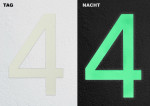 nachtleuchtende Hausnummer 4 Ansicht Tag und Nacht - Südmetall