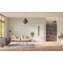 Front-Milieuansicht der vor der Wand laufenden GARANT Schiebetür 0160-60 Silver Grey CePaL mit Lichtausschnitt LA-5 bandseitig