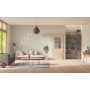 Front-Milieuansicht der vor der Wand laufenden GARANT Schiebetür Authentic Achat CePaL mit Lichtausschnitt LA-6 Sprosse SP4