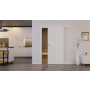 Front-Milieubild der vor der Wand laufenden Montana 7 ClassicLine Weißlack Schiebetür - Hörmann