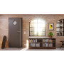 Detail-Milieuansicht von HÖRMANN Innentür Groove 16 Staubgrau RAL 7037 Lack DesignLine mit Lichtausschnitt LA 6 Raute