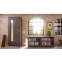 Detail-Milieuansicht von HÖRMANN Innentür Groove 31 Staubgrau RAL 7037 Lack DesignLine mit Lichtausschnitt LA 24 bandseitig