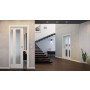 Front-Milieuansicht der in der Wand laufenden Coso 23 LA-02 Weißlack RAL 9016 Premium Schiebetür