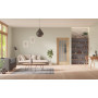 Front-Milieuansicht der in der Wand laufenden GARANT Schiebetür Authentic Risseiche GCK08 mit Lichtausschnitt LA-3 Sprosse SP2