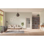Front-Milieuansicht der in der Wand laufenden GARANT Schiebetür 0160-60 Silver Grey CePaL mit Lichtausschnitt LA-3 Sprosse SP4