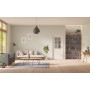 Front-Milieuansicht der in der Wand laufenden GARANT Schiebetür 0160-60 Silver Grey CePaL mit Lichtausschnitt LA-6 Sprosse SP4