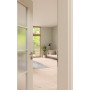 CloseUp-Milieuansicht von GARANT Zimmertür 0105-60 Pearl White CPL mit Lichtausschnitt LA-DIN Sprosse SP1