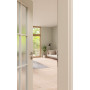 CloseUp-Milieuansicht von GARANT Zimmertür 0105-60 Pearl White CPL mit Lichtausschnitt LA-DIN Sprosse SP2
