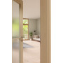 CloseUp-Milieuansicht von GARANT Zimmertür Authentic Sand GCK08 mit Lichtausschnitt LA-3 Sprosse SP0