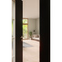 CloseUp-Milieuansicht von GARANT Zimmertür 0901-60 Black Resopal mit Lichtausschnitt LA-4 mittig Sprosse SP10