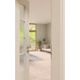 CloseUp-Milieuansicht von GARANT Zimmertür 0105-60 Pearl White CPL mit Lichtausschnitt LA-5 schlossseitig Sprosse SP10