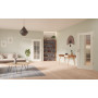 Main-Milieuansicht der vor der Wand laufenden GARANT Schiebetür 0105-60 Pearl White CePaL mit Lichtausschnitt LA-3 Sprosse SP1