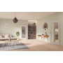 Main-Milieuansicht der vor der Wand laufenden GARANT Schiebetür 0160-60 Silver Grey CePaL mit Lichtausschnitt LA-3 Sprosse SP10