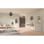 Main-Milieuansicht der vor der Wand laufenden GARANT Schiebetür 0160-60 Silver Grey CePaL mit Lichtausschnitt LA-6