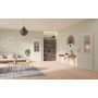 Main-Milieuansicht der vor der Wand laufenden GARANT Schiebetür 0160-60 Silver Grey CePaL mit Lichtausschnitt LA-6 Sprosse SP4