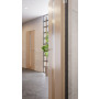 Nahansicht von RAL 1019 Graubeige Innentür mit flächenbündigem Glasausschnitt FG 10 (modulWERK 1.0) - vitaDoor im Wohnmilieu