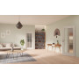 Main-Milieuansicht der in der Wand laufenden GARANT Schiebetür 0160-60 Silver Grey CePaL mit Lichtausschnitt LA-3 Sprosse SP4