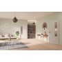 Main-Milieuansicht der in der Wand laufenden GARANT Schiebetür 0160-60 Silver Grey CePaL mit Lichtausschnitt LA-5 bandseitig